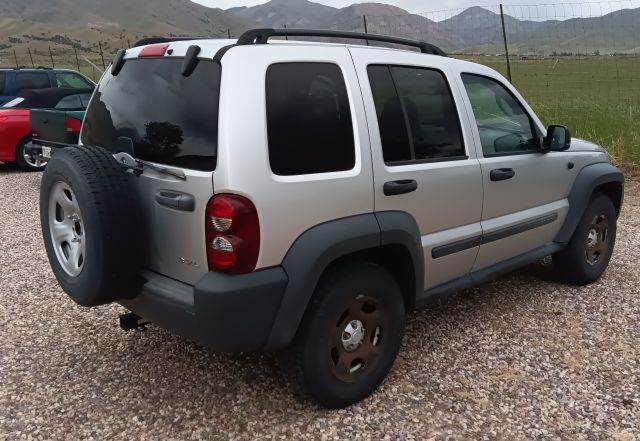2006 LIBERTY 4X4 SILVER (18).jpg